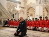 المنسق الإعلامى لمنتخب الفراعنة يكشف حقيقة صورة صلاة الجمعة 