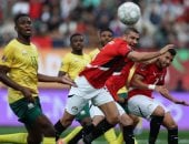 منتخب الفراعنة بـ10 لاعبين يتصدى لهجمات جنوب أفريقيا ويحافظ على الـ1-0.. صور 