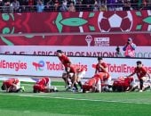 منتخب الفراعنة بـ10 لاعبين يهزم جنوب أفريقيا بهدف محمد صلاح ويصعد لدور الـ16.. صور