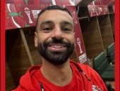 محمد صلاح يحتفل داخل غرفة ملابس الفراعنة.. صورة