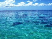 ما هو لون الماء؟.. لماذا يبدو صافيًا فى الكوب بينما يبدو أزرقا فى البحر؟