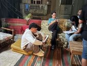 من وحى مسلسل ميد تيرم.. إزاى تساعد ابنك المراهق ما يجريش ورا كل تريند؟