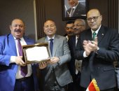 محافظ القاهرة: عمال مصر سواعد البناء والدولة حريصة على تحسين أوضاعهم
