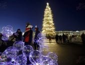 احتفالات رأس السنة.. سانت بطرسبرج تتزين بالأنوار وشجرة عيد الميلاد