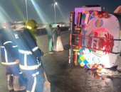 انقلاب سيارة محملة بـ 7.5 طن زيوت طعام بالطريق الدائرى.. صور