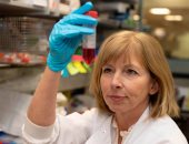 علماء بريطانيون: إتاحة لقاح مضاد للسرطان فى حقنة واحدة خلال 10 سنوات