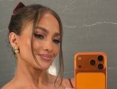 صورة جديدة لـ جينيفر لوبيز تُشعل الجدل وتُقسّم جمهورها فى موسم عيد الميلاد