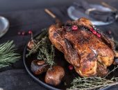 طريقة عمل الديك الرومى لسفرة رأس السنة بحيل مبتكرة