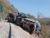 مصرع 13 شخصًا وإصابة 98 آخرين إثر انحراف قطار عن مساره فى المكسيك