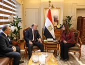 وزيرة التنمية المحلية: الاستفادة من الأراضى المستردة بإقامة مشروعات تنموية