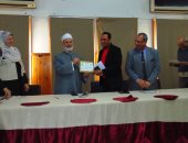 رئيس منطقة سوهاج الأزهرية يكرم موجهي العموم المشاركين في تحكيم مسابقة أوائل الطلاب 