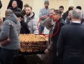 حكيم زياش يودّع شقيقه فى جنازة مؤثرة بمدينة بركان فى المغرب