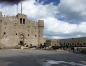 زوار قلعة قايتباى يتحدون نوة عيد الميلاد بزيارة الإسكندرية