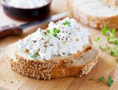 طريقة عمل الجبن القريش فى المنزل.. خطواتها سهلة ومش هتكلفك كتير