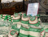 سوق اليوم الواحد بشارع فيصل يطرح كيلو السكر المعبأ بـ27 جنيهًا