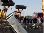 لحظة استخراج سيارة بعد انقلابها فى ترعة المريوطية بالبدرشين.. صور