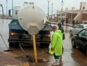 نوة عيد الميلاد تضرب الإسكندرية برياح باردة وأمطار غزيرة.. المحافظ يرفع حالة الطوارئ ويشدد على التواجد الميدانى.. الصرف الصحى تدفع بـ 150 سيارة ومعدة.. و"الآثار" تؤكد عدم تأثر المواقع الأثرية.. صور