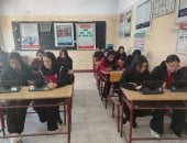 طلاب أولى ثانوى يؤدون امتحان مادة البرمجة والذكاء الاصطناعى للترم الأول.. صور