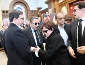 ليلى علوى ولبلبة وإلهام شاهين يشاركن فى تشييع جنازة والدة هانى رمزى