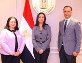 وزيرة التضامن تكرم إدارة الاتصال الاستراتيجى والإعلام كأفضل فريق بالوزارة