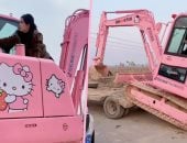 سائقة صينية تطلى حفارتها باللون الوردى على طراز دمية هيلو كيتى.. فيديو