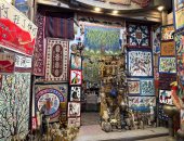 السوق السياحى بمدينة الأقصر بوابة الخير لأصحاب البازارات السياحية وشراء الهدايا لسياح العالم.. يضم سلسلة من المتاجر ومحلات توفر بهارات وعطور وأعشاب متنوعة لخدمة ضيوف مصر.. وحملات دورية.. صور