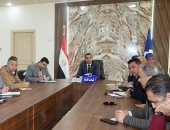 محافظ السويس يبحث مع المستثمرين تذليل معوقات المشروعات ودعم التنمية