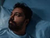 ليه مش بتعرف تنام غير فى الدوشة والصوت العالى؟.. اعرف السبب النفسى