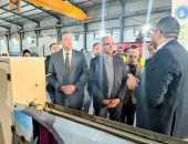 نائب وزير الإسكان يتفقد مصنعا للمنتجات المرتبطة بأنظمة تحلية مياه البحر بدمياط