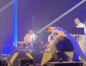 تعثر ناصيف زيتون على المسرح يتصدر مؤشرات البحث.. صور