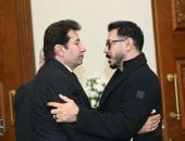 هانى رمزى يستقبل عزاء والدته والفنان مصطفى شعبان أول الحضور