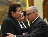 الدكتور سعد الدين الهلالى يعزى هانى رمزى فى وفاة والدته بكنيسة أبى سيفين