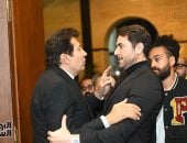 أحمد عز وطارق لطفي وصلاح عبد الله يقدمون العزاء فى والدة هانى رمزى