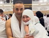 منة شلبى وزوجها أحمد الجناينى يؤديان مناسك العمرة