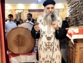 أقباط إسنا يحتفلون بعيد اكتشاف رفات الأم دولاجى وأولادها جنوب الأقصر.. صور