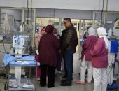 محافظ الفيوم يطمئن على حالة الأطفال المبتسرين ويوجه بتوفير الرعاية الطبية لهم