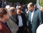 محافظ سوهاج يلتقى المواطنين عقب صلاة الجمعة بمسجد الشرطة 