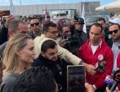 محافظ شمال سيناء يستقبل أنجلينا جولي ويتفقدان معبر رفح (صور)