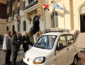 محافظ القاهرة يعلن بدء استبدال التوك توك بالسيارة "كيوت" فى 7 أحياء وترخيصها بمجمع مرور السلام.. الدكتور إبراهيم صابر: العاصمة لها وضع خاص وندرس كثافة المركبات بالشوارع قبل التطبيق.. وآليات سعرية ميسرة للسائقين