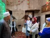 فتيات مشروع أهل مصر يستمعن لشرح تاريخ أبوالحجاج الأقصرى
