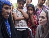 أنجلينا جولى.. صور تبرز الجانب الإنسانى لنجمة هوليود فى مخيمات اللاجئين