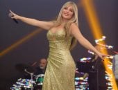 نيكول سابا تتألق فى رأس السنة بإطلالة ذهبية بحفل كامل العدد بالإسكندرية