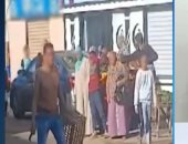 بائع متجول يلوح بسلاح أبيض في سوق بإدكو والشرطة تضبطه