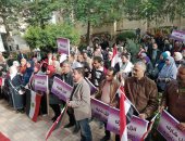 مسيرة بالأعلام تحث المواطنين على المشاركة فى انتخابات النواب بالمنتزه.. صور