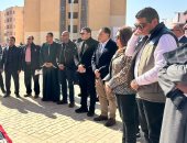 رئيس الوزراء يسلم عقود الوحدات السكنية بمشروع 30 عمارة سكنية بمدينة الطود