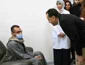 مرضى بمستشفى الكرنك الدولى لرئيس الوزراء: الخدمة الطبية مية مية.. وكل الأقسام اللى اتعالجنا فيها عشرة على عشرة