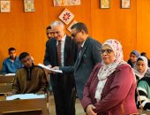 رئيس جامعة أسوان يتفقد لجان امتحانات الفصل الدراسى الأول بكلية التربية