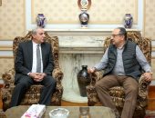 وزير قطاع الأعمال العام يلتقي محافظ الغربية بمستهل زيارته لشركة مصر للغزل والنسيج