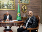 محافظ الإسماعيلية يلتقي رئيس مياه القناة لبحث خطة الأعمال الجاري تنفيذها