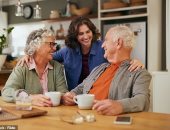 إزاى تربية البنات بتحمى الوالدين من الخرف؟.. أسباب كشفها العلماء